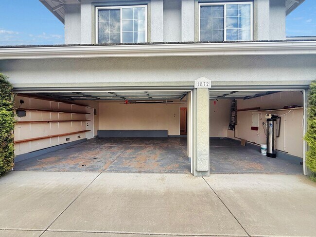 Building Photo - Beautiful 5B/3BA Home in Vista Available for Rent!