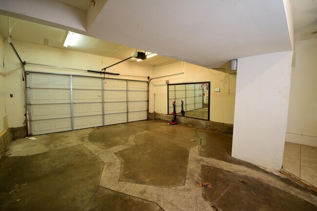Building Photo - 10 S 106th E Pl