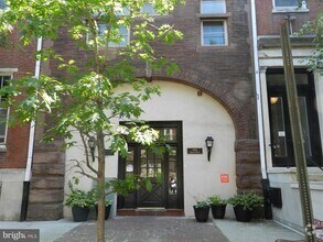 Building Photo - 1008-20 Spruce St