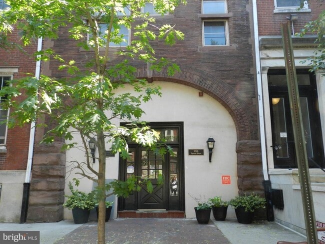 Primary Photo - 1008-20 Spruce St