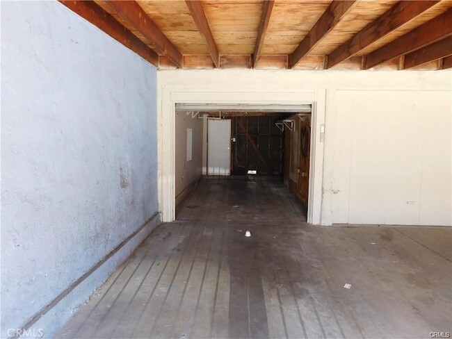 Building Photo - 327 S Kroeger St