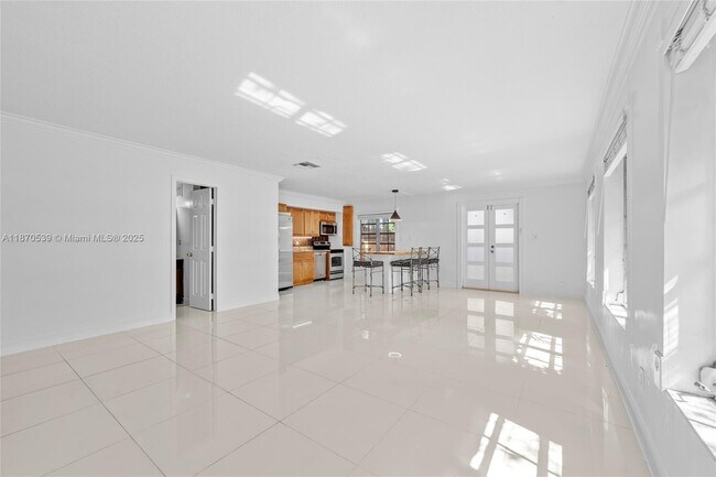 Building Photo - 1545 Miami Rd