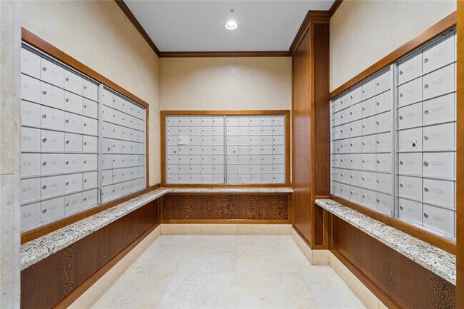 Building Photo - 347 N New River Dr E