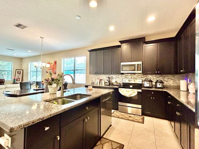 Building Photo - 4Bdrm 3Bath Spacious Home located in Misty...