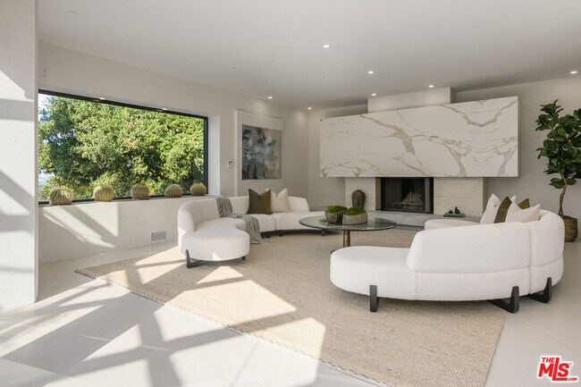 Building Photo - 8896 Lookout Mountain Ave