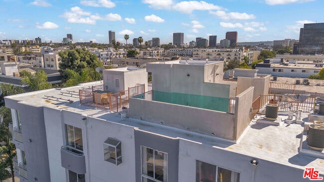 Building Photo - 131 Croft Ave