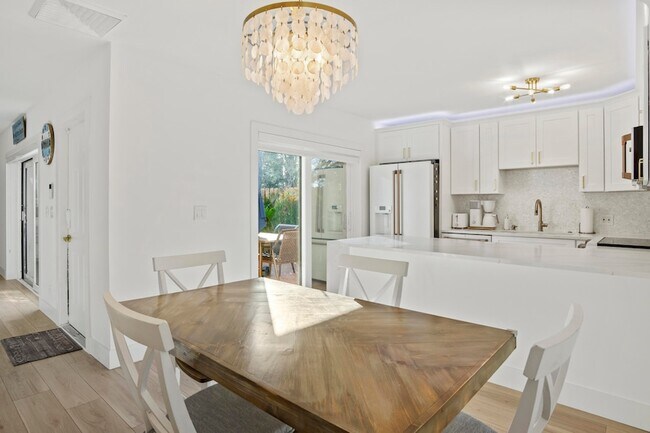 Building Photo - 5888 SE Riverboat Dr