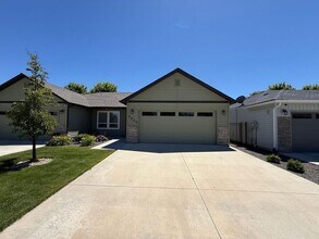 Building Photo - 2839 E Apricot Dr