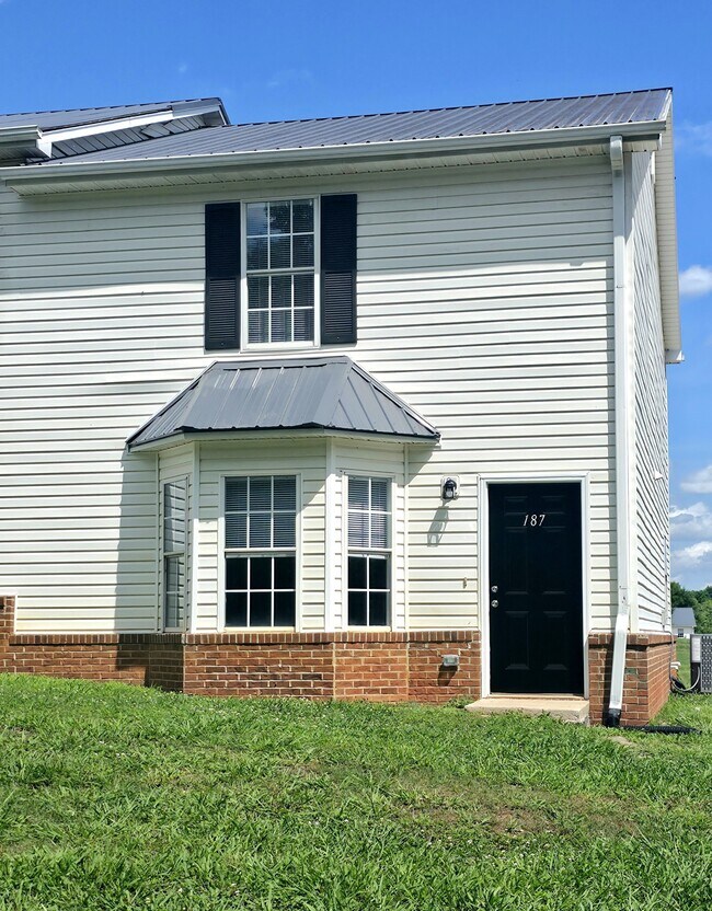 Building Photo - 209 Westchester Cir