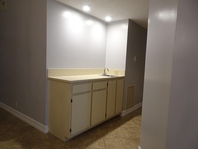 Building Photo - 12260 Sag Harbor Ct