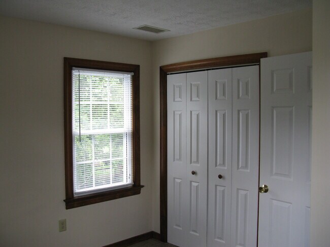 Building Photo - 7163 Plum Grove Ct
