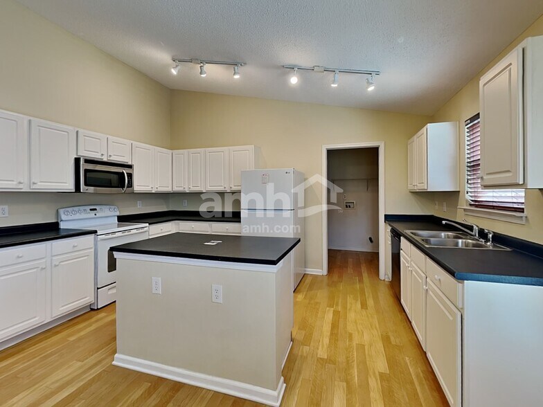 Building Photo - 10278 Brushfield Ln
