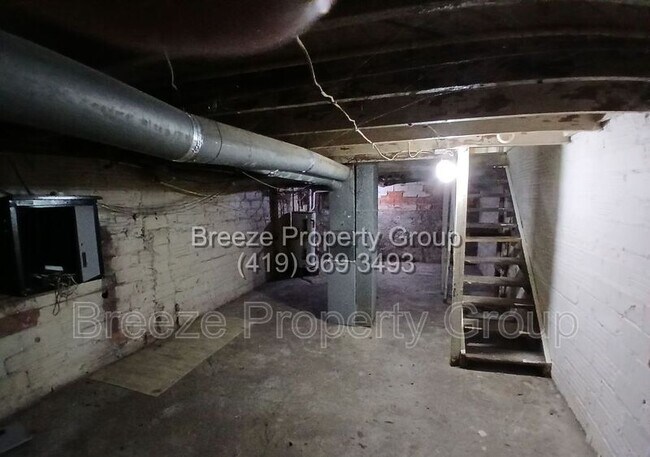 Building Photo - 503 E Vine St