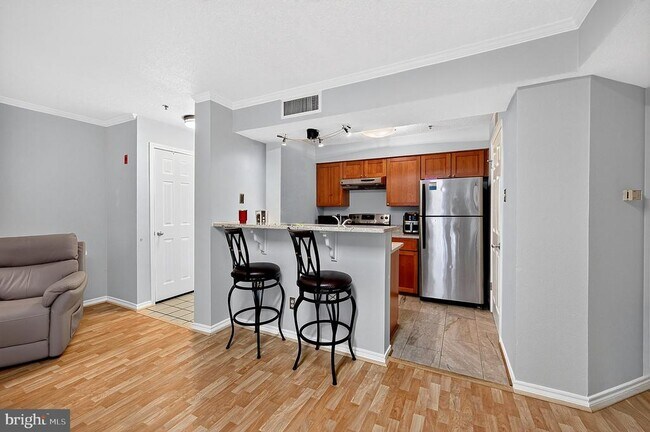 Building Photo - 1504 Lincoln Way