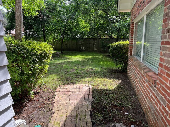 Building Photo - 3/1.5 Brick Home in Alpine Hills subdivision