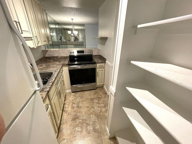 Building Photo - Updated 2-Bedroom Condo in Prime South Kihei Location in Keonekai Villages
