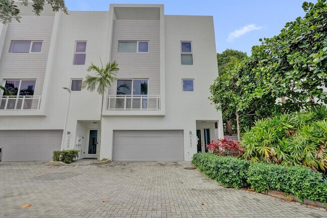 Building Photo - North Ocean Boulevard, Pompano Beach, FL 33062 - 4 BR 3.5 BA townhouse