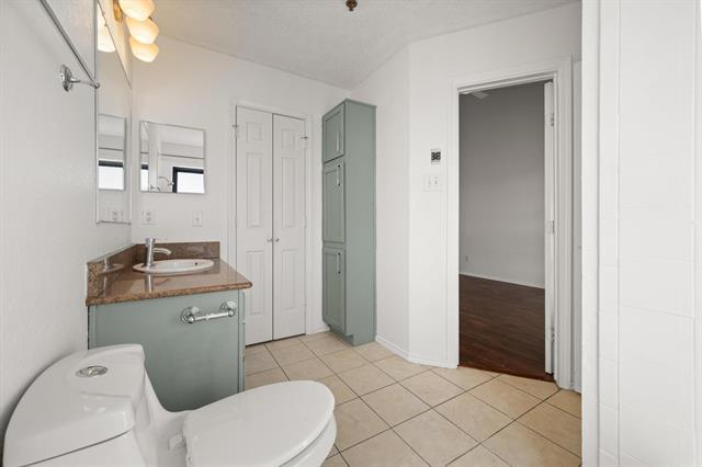 Building Photo - 4800 W Lovers Ln