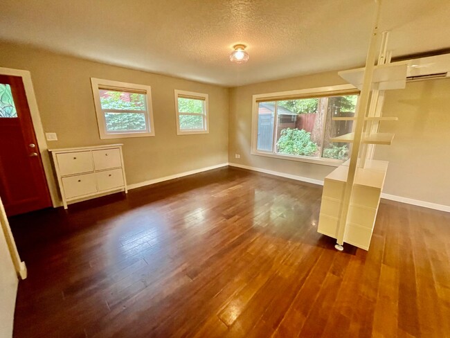 Building Photo - Portland Oasis: 3-Bedroom Gem with AC, Fen...