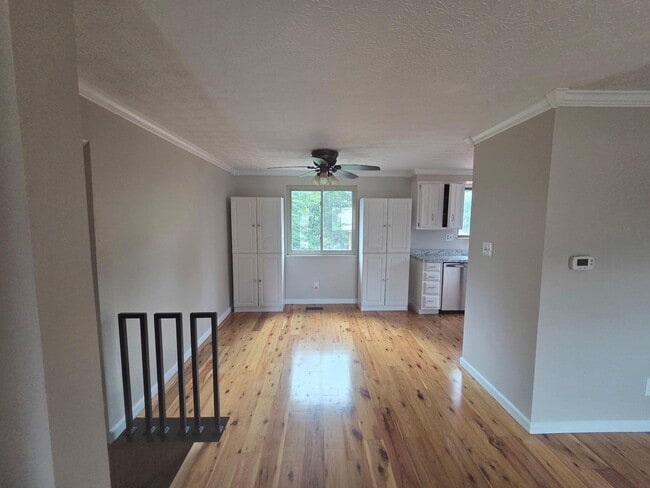 Building Photo - 5225 Wolf Run Dr