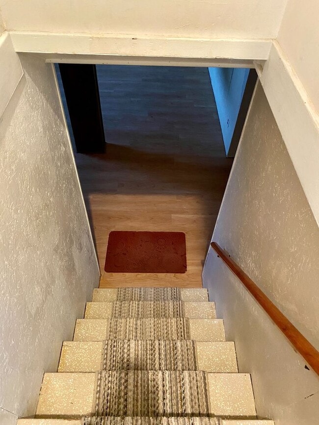 Building Photo - 1 bedroom home w/ fenced in yard