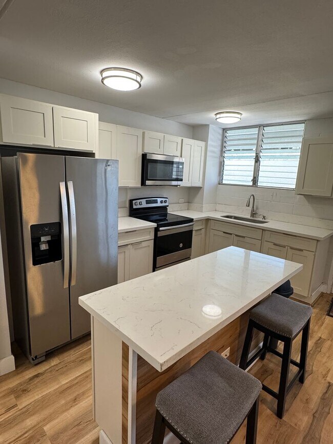 Building Photo - Lusitana Gardens 1 bed/1 bath/1 parking - Utilities included