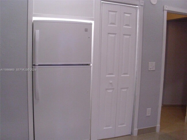 Building Photo - 50 E 43rd St