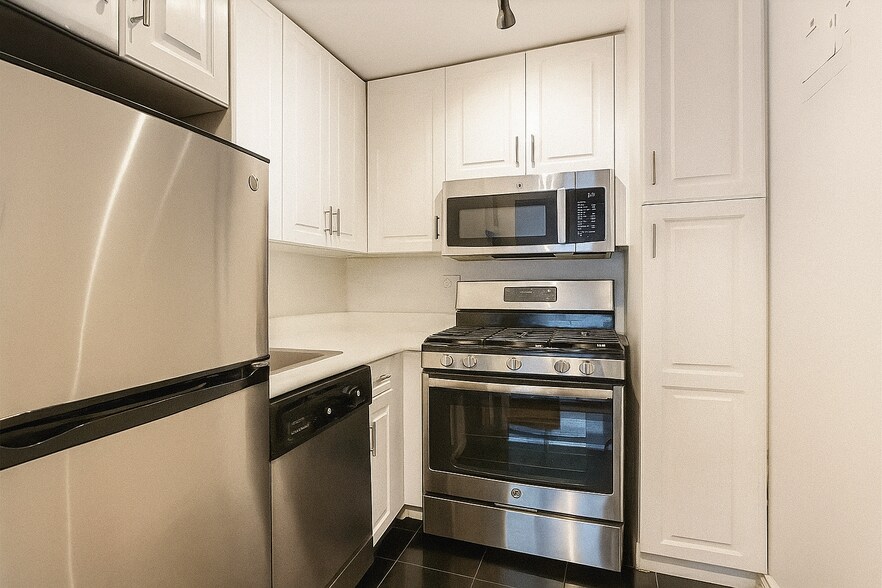 Building Photo - 322 1/2 E 50th St