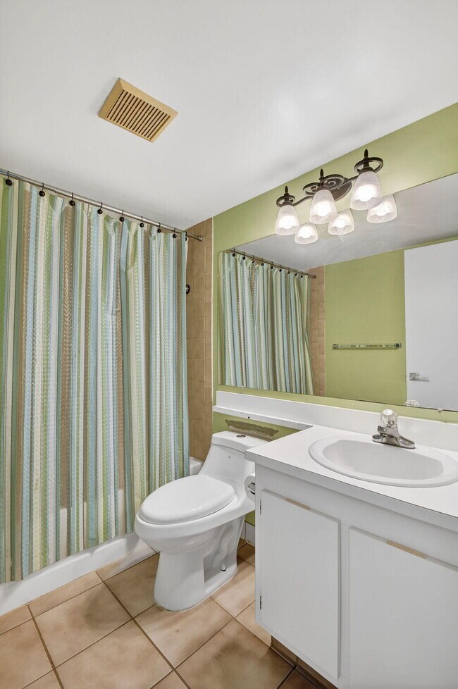 Building Photo - 812 Sky Pine Way