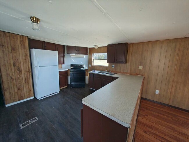 Building Photo - 133 Private Rd 3376G