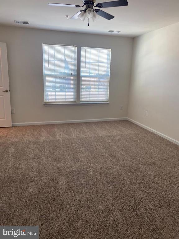 Building Photo - 5556 Peanuts Ln