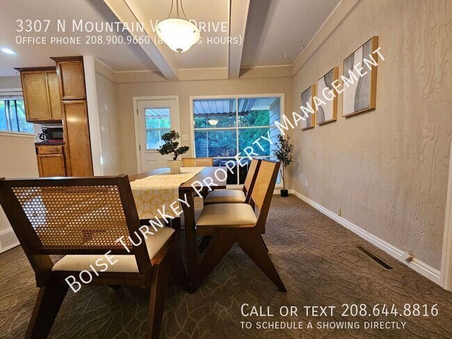 Building Photo - 3307 N Mountain View Dr