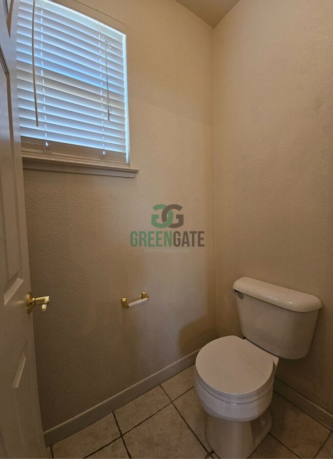 Building Photo - Price Reduced! 4 Bedroom 3 Bath Home is No...