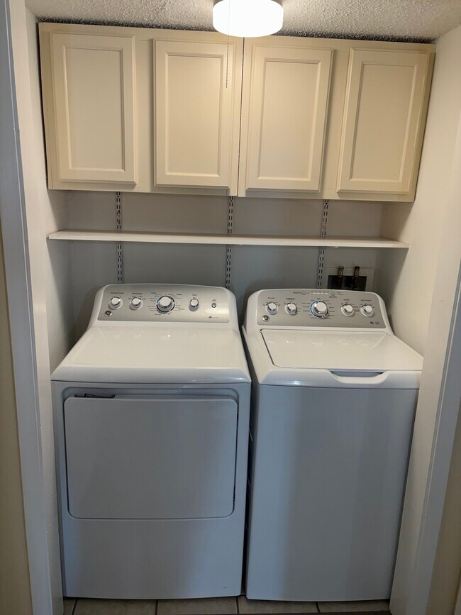 Building Photo - 10650 Steppington Dr