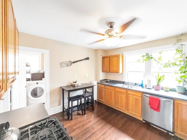 Building Photo - 24 Annafran St