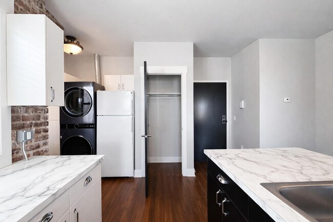 Building Photo - 1011 S 30th Avenue