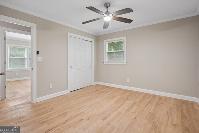 Building Photo - 1335 E Washington Ave