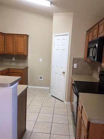 Building Photo - 2717 Elderberry Ln