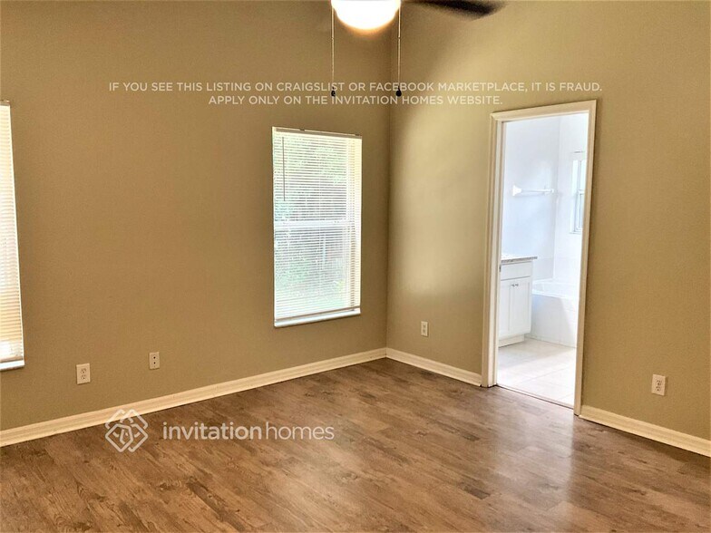 Building Photo - 13835 Valleybrooke Ln