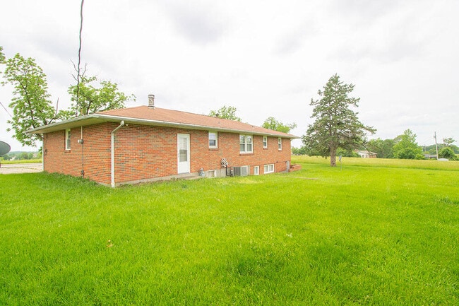 Building Photo - 1213 E Smiley Ln