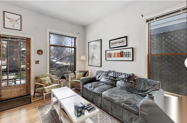 Building Photo - 603 Mathews St