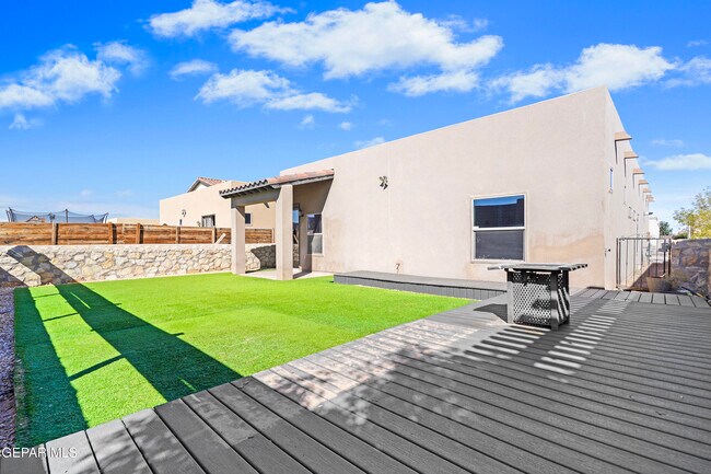 Building Photo - 13538 Lawkland St