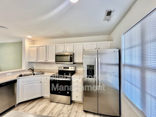 Building Photo - 7720 Averette Field Dr