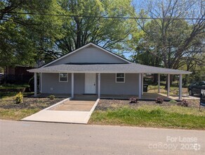 Building Photo - 4304 S Falls St