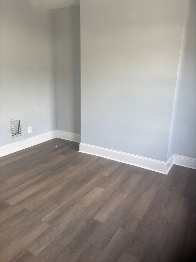 Building Photo - Newly Renovated 3-bedroom 2-bath house in ...