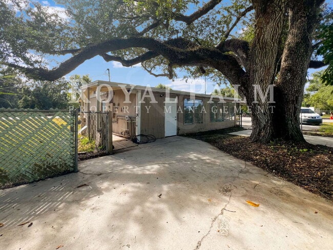 Building Photo - 9861 Orange River Blvd