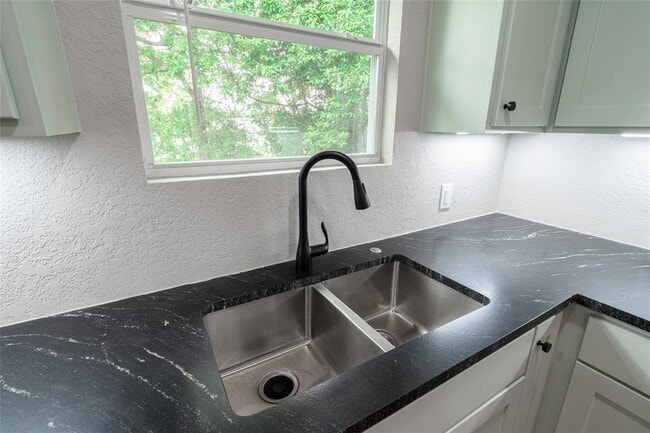 Building Photo - 329 Flores St