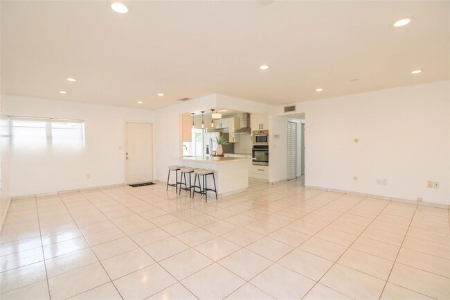 Building Photo - 9680 SW 77th St
