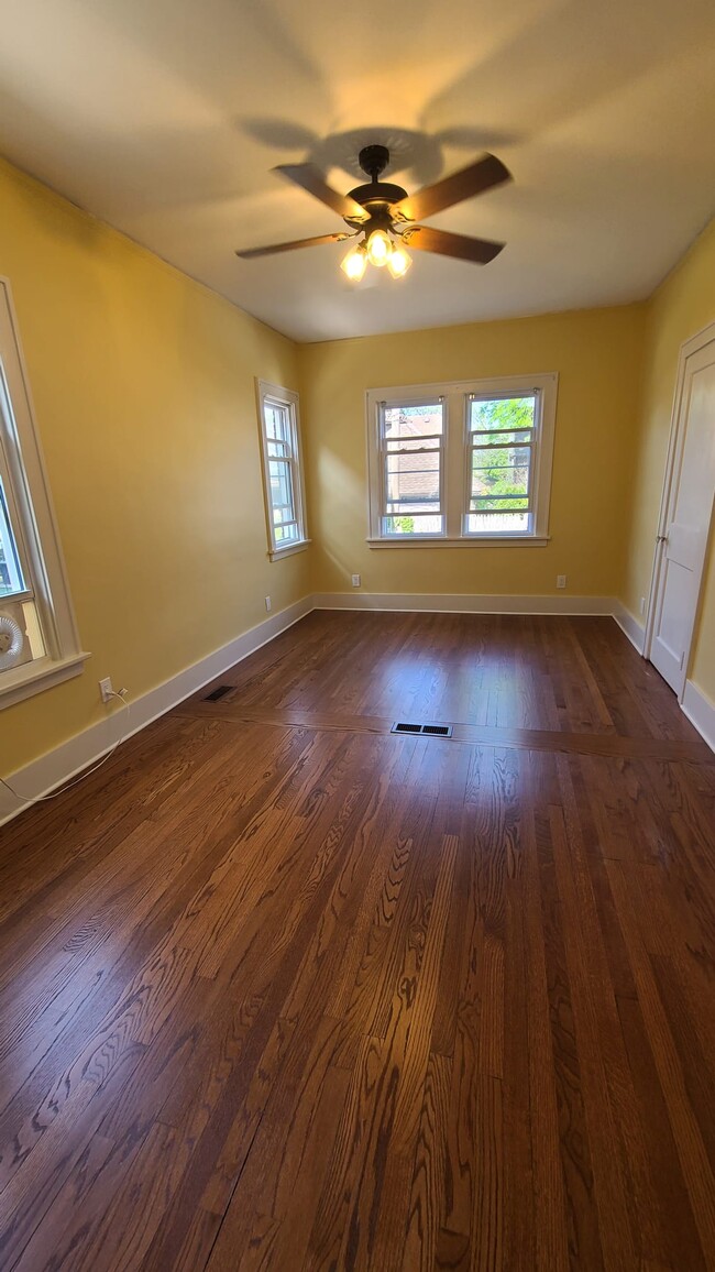 Gorgeous hardwood floors, large main bedroom - 1130 Beaconsfield Ave