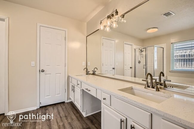 Building Photo - 4 br, 2 bath House - 112 Browning Lane UNIT